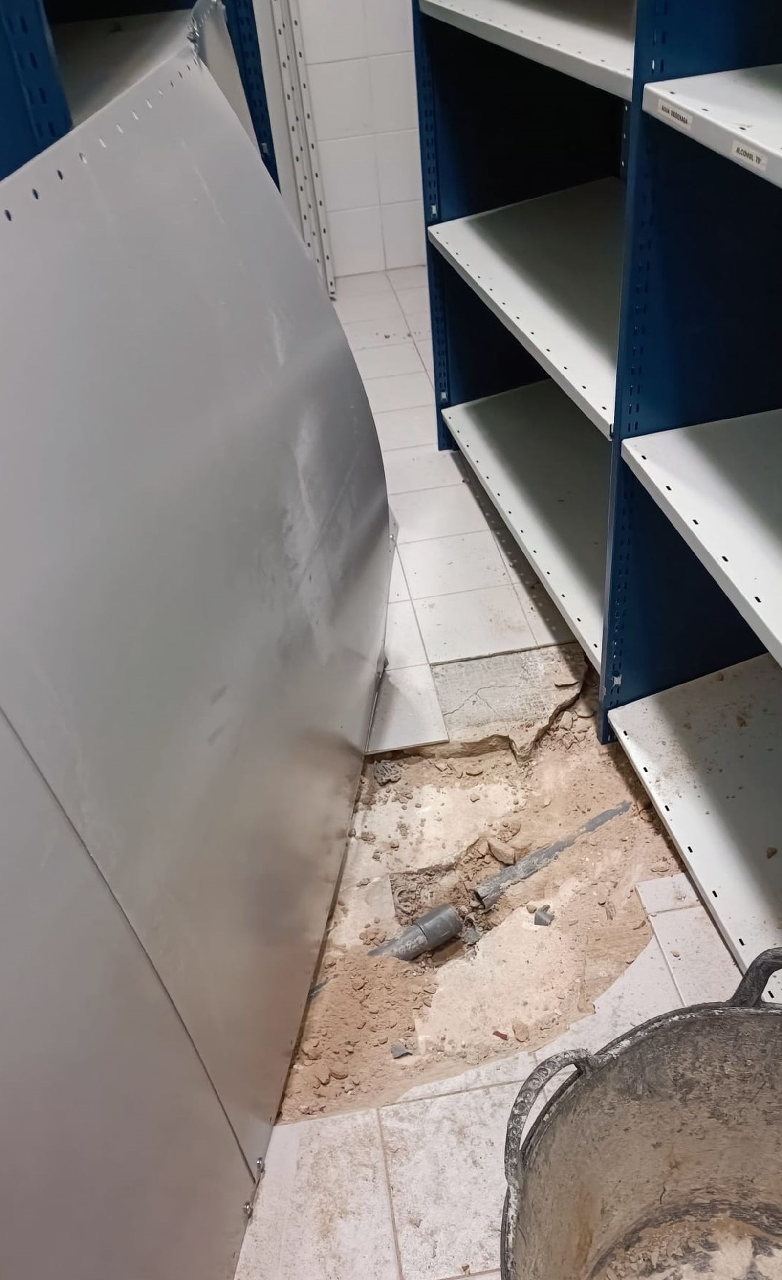 Las imágenes de los desperfectos y roturas denunciados en Urgencias de Huelva