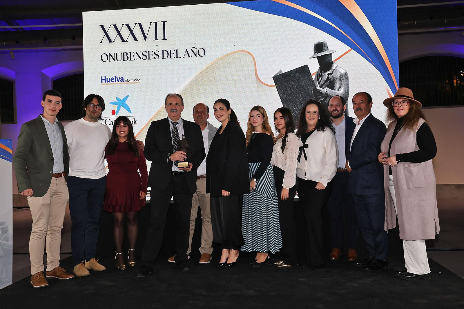 Imágenes de los invitados a la gala de los  37 premios Onubenses del Año