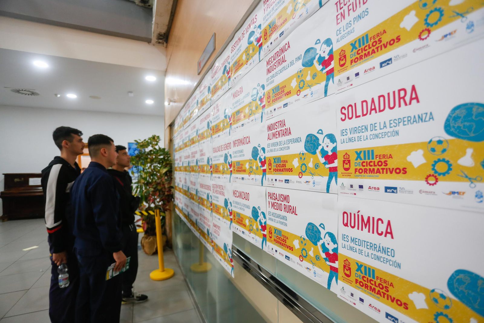 Las fotos de la XIII Feria de Ciclos Formativos Campo de Gibraltar en el Palacio de Congresos de La Línea