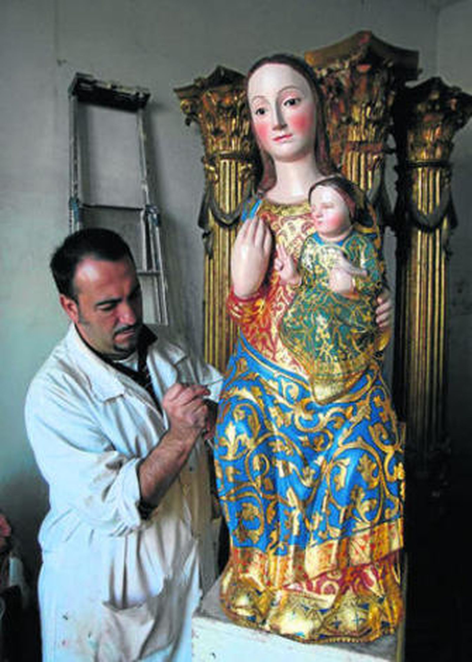 Navarro Arteaga ultima los detalles de la imagen.