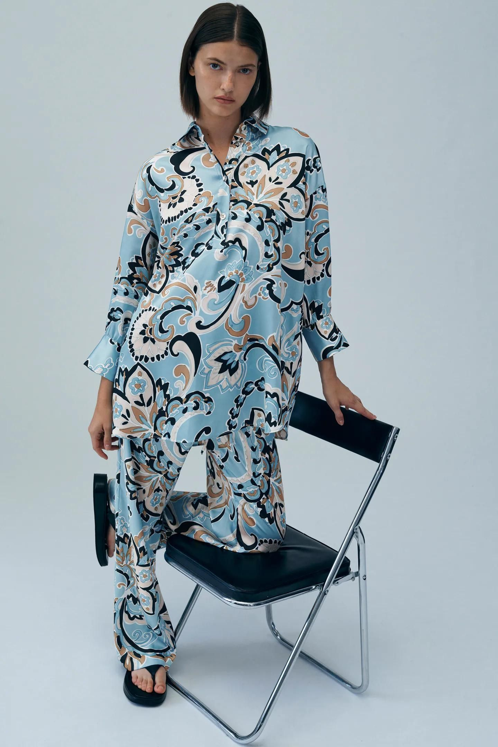 Blusa estampada de Zara.