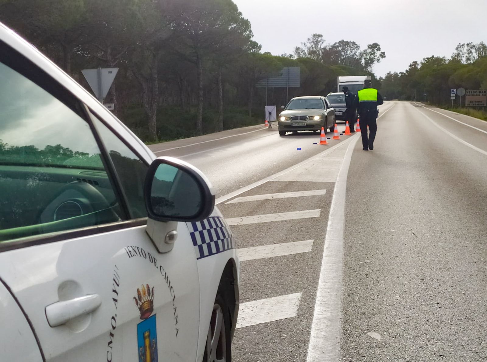 Un control de la Policía Local de Chiclana durante el pasado Estado de Alarma.