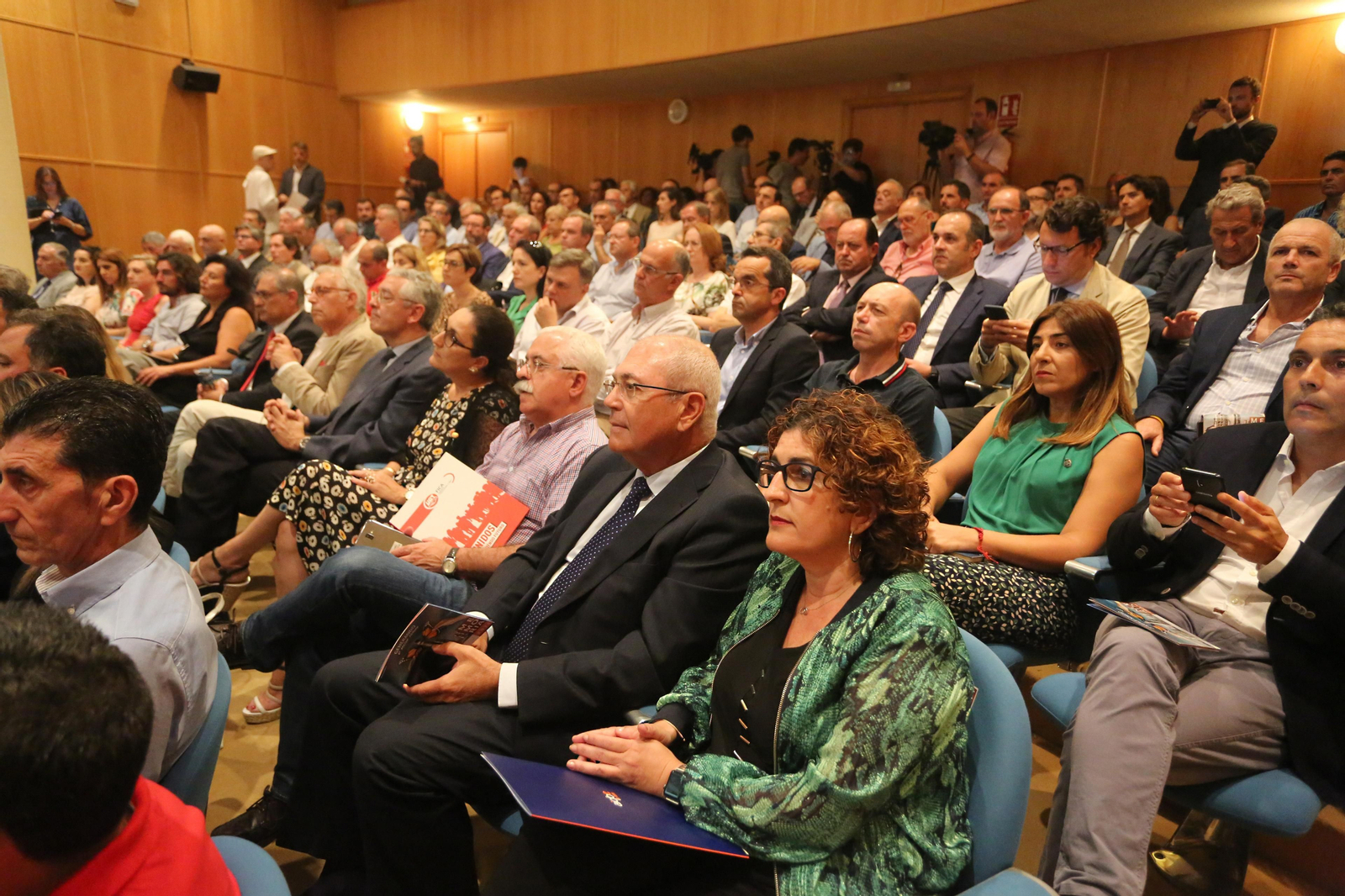 Presentación memoria de la Aiqbe en imágenes