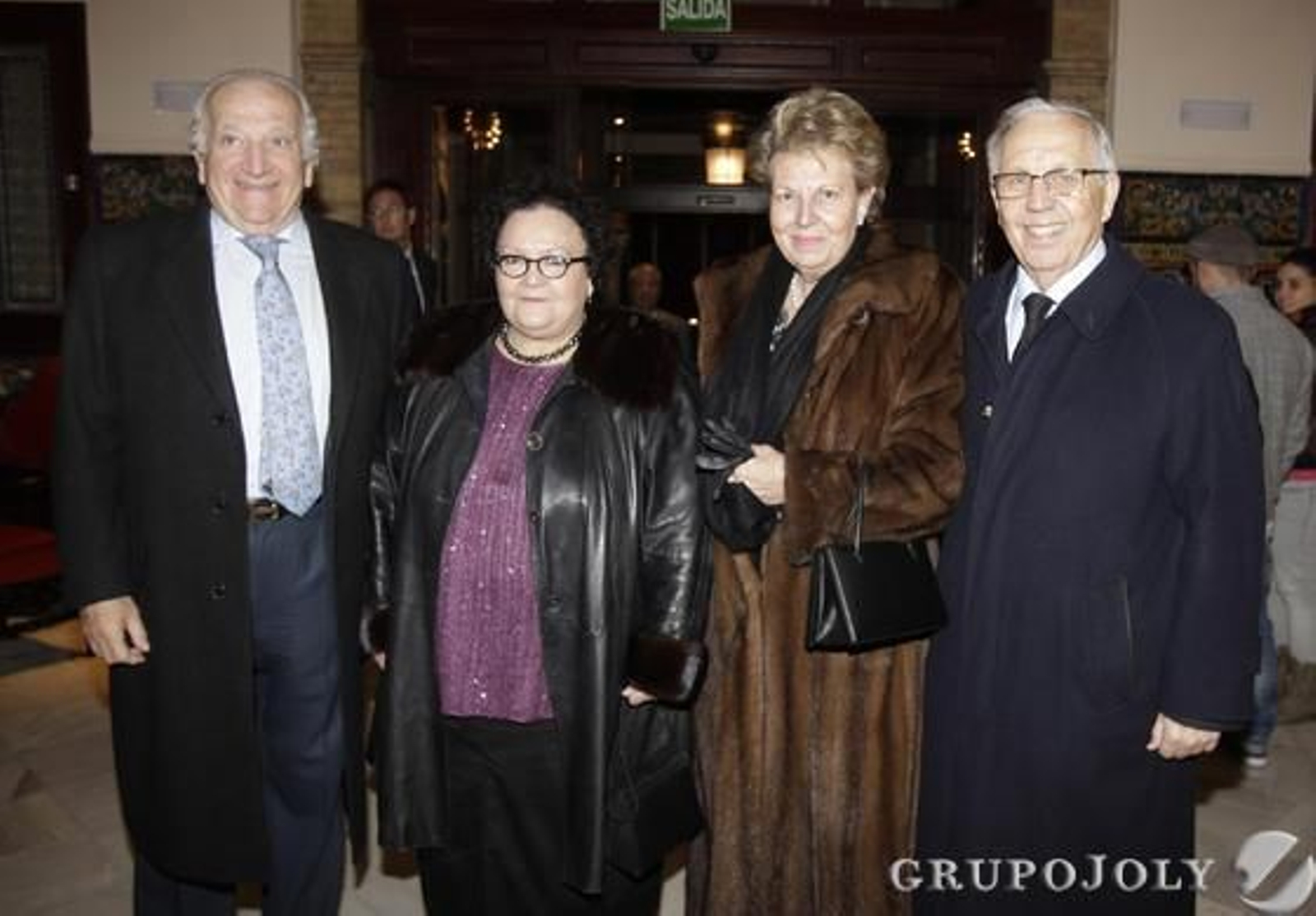 José Cañete; Amalia Gómez, presidenta de Cruz Roja de Sevilla; María Teresa García Izquierdo y José Luis Ballester, del Consejo Editorial del Grupo Joly. / Reportaje gráfico: Antonio Pizarro, Juan Carlos Muñoz y Juan Carlos Vázquez