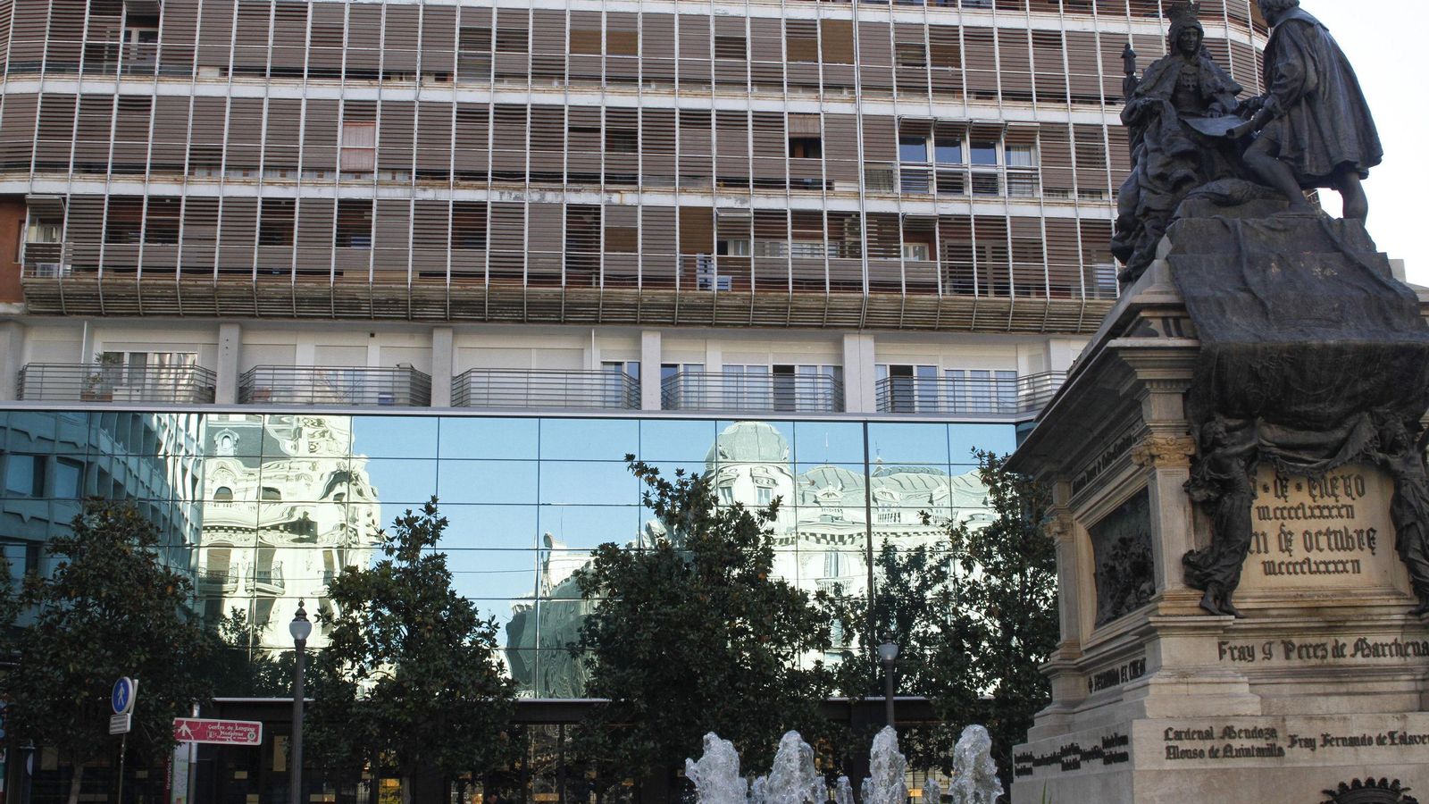 Antes de su ubicación actual, estuvo en el Paseo del Salón.