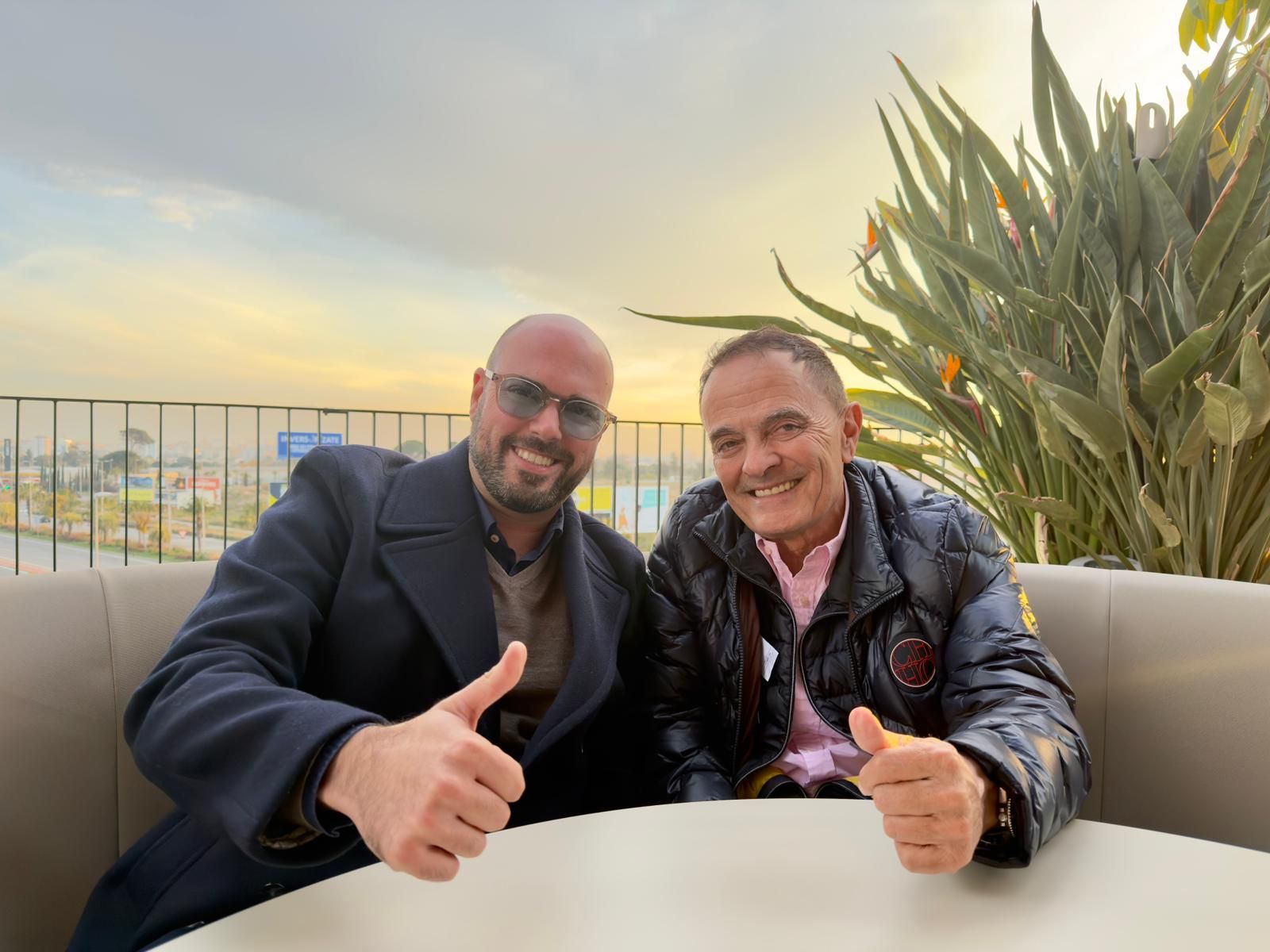 Pedro Infante, CEO de Coanda, y Rafael Riquelme, responsable de Rof Servicio Levante, tras acordar la compra.