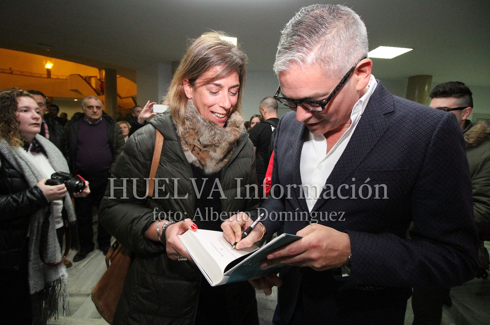 Boris Izaguirre presenta "Tiempo de Tormentas" en la Universidad de Huelva, en imágenes
