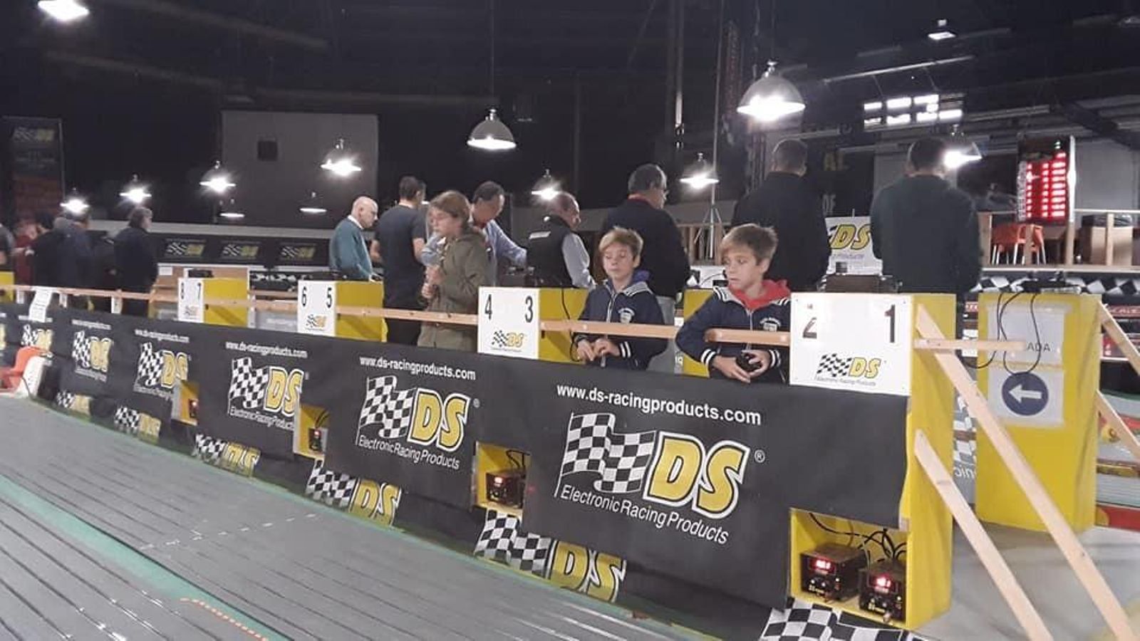 Otra imagen de Arturo y Jorge Pac, en el calentamiento previo a la carrera.