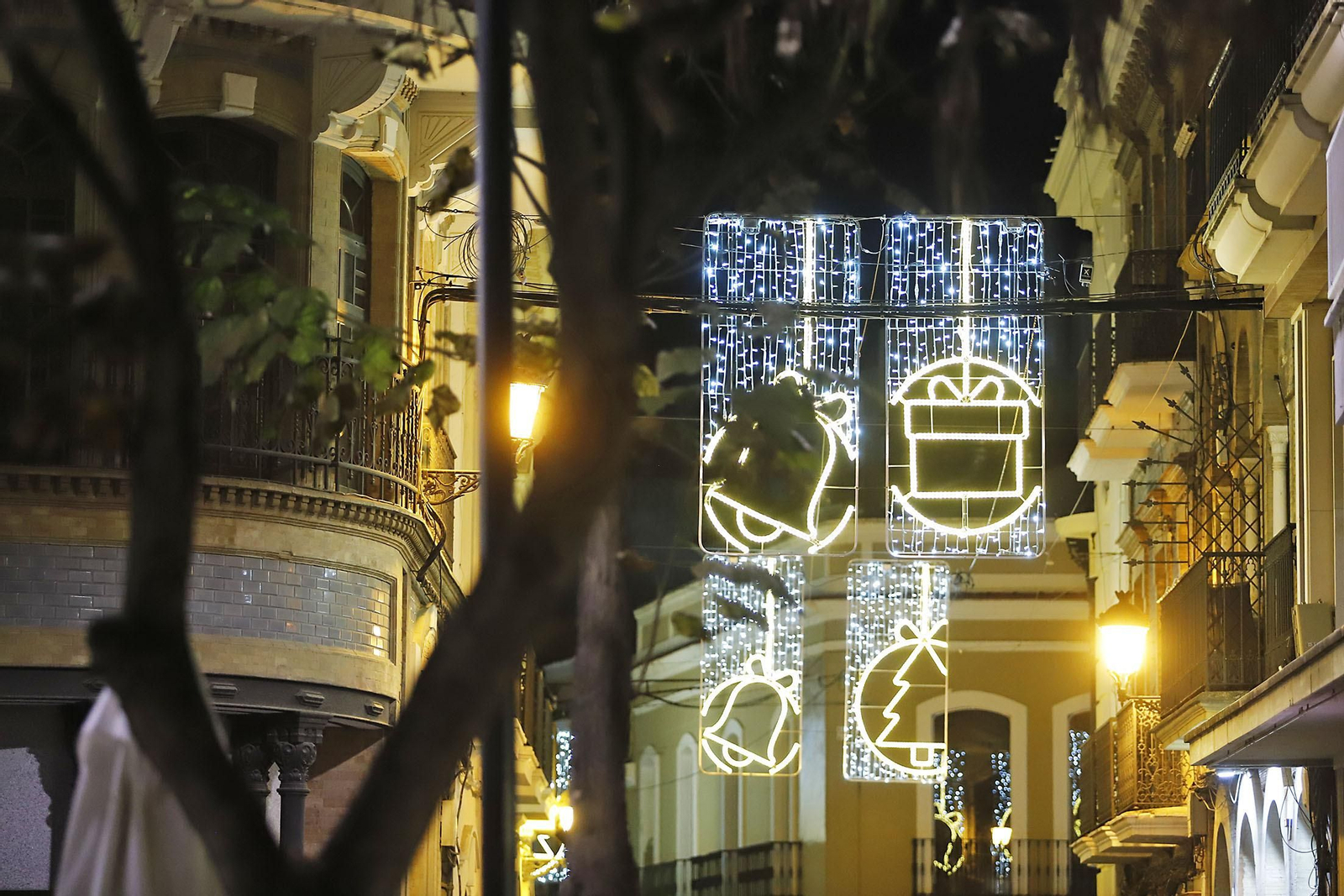 Imágenes del mercado navideño de la Plaza de las Monjas