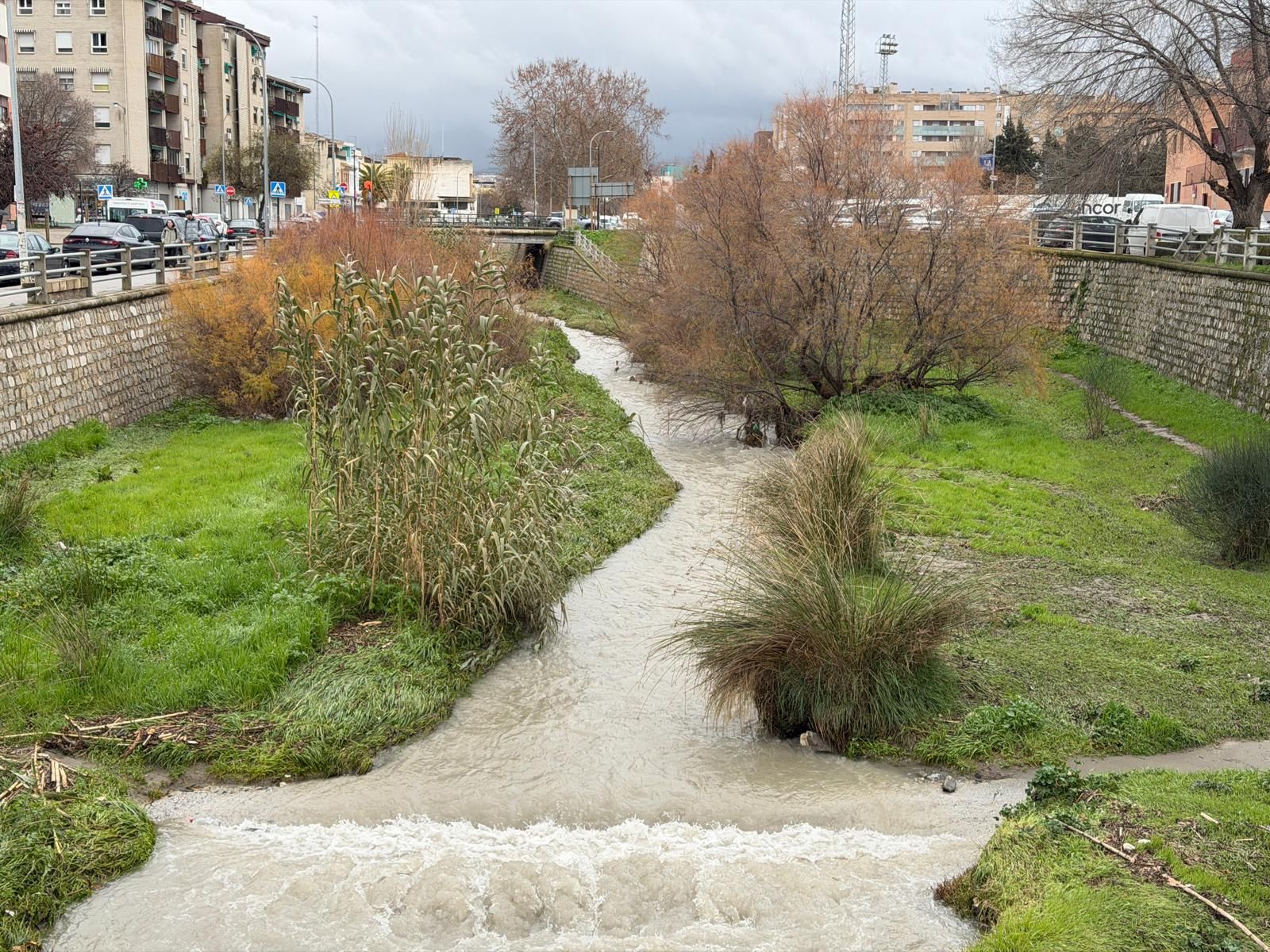 Las fotos de la previa de la borrasca Leonardo: nieve en Prado Negro y el río Genil en Granada, crecido