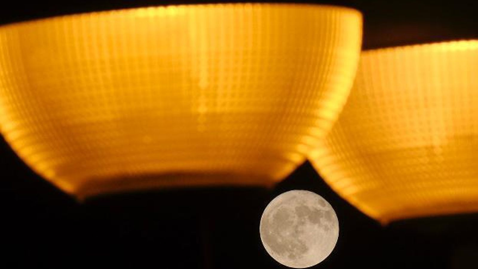 Así se ve la Luna llena este 3 de julio desde Ronda.