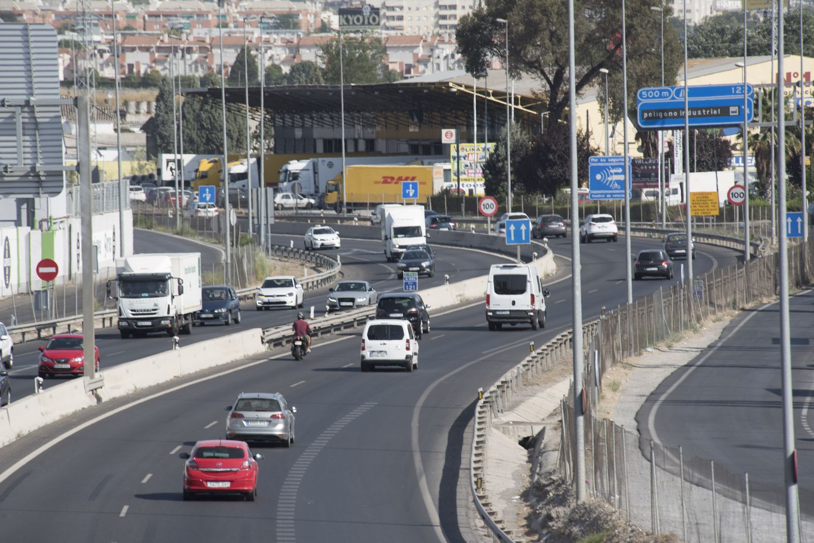 Los granadinos ya abandonan la capital en buisca de su destino vacacional en agosto