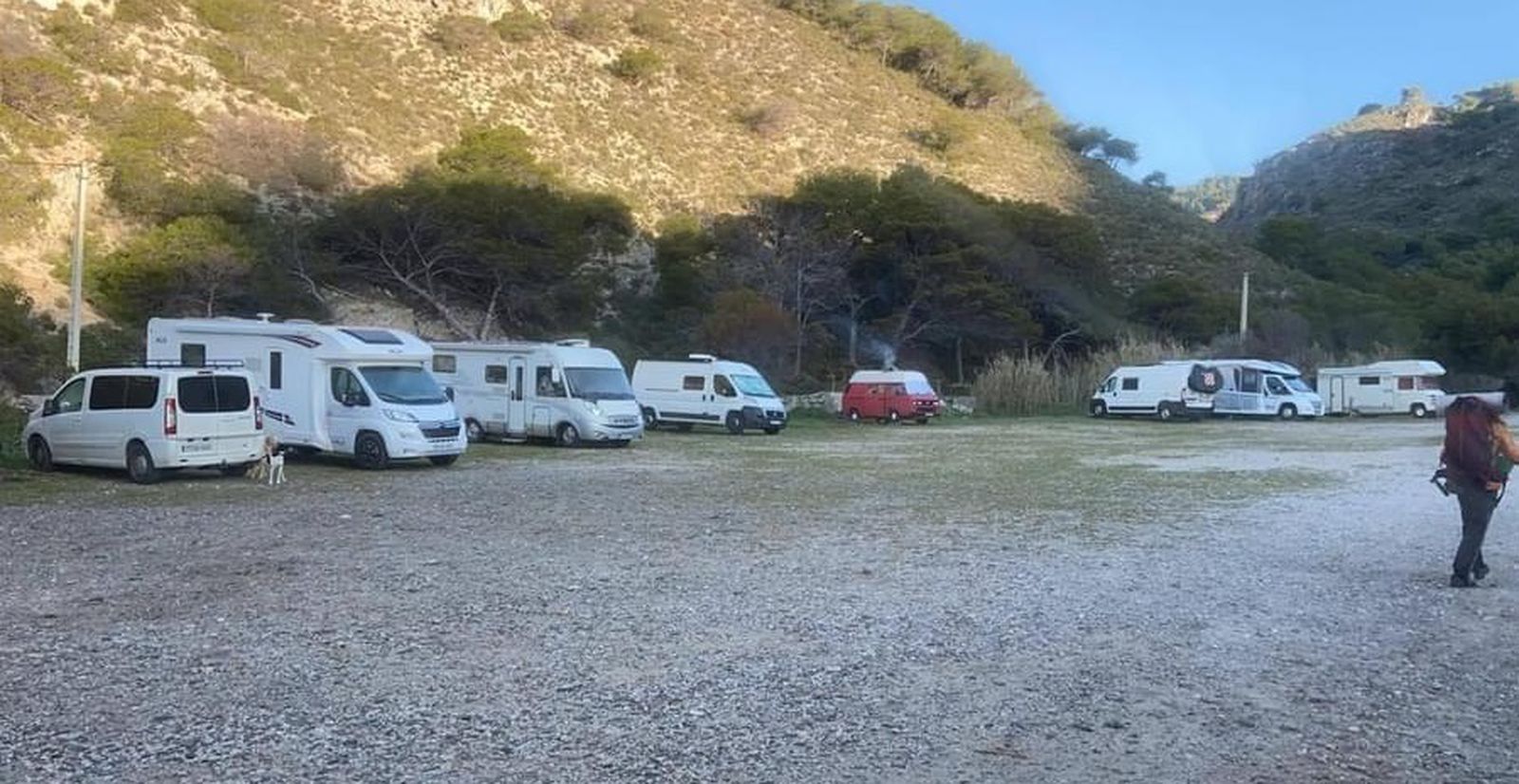 Autocaravanas estacionadas en una zona de La Herradura
