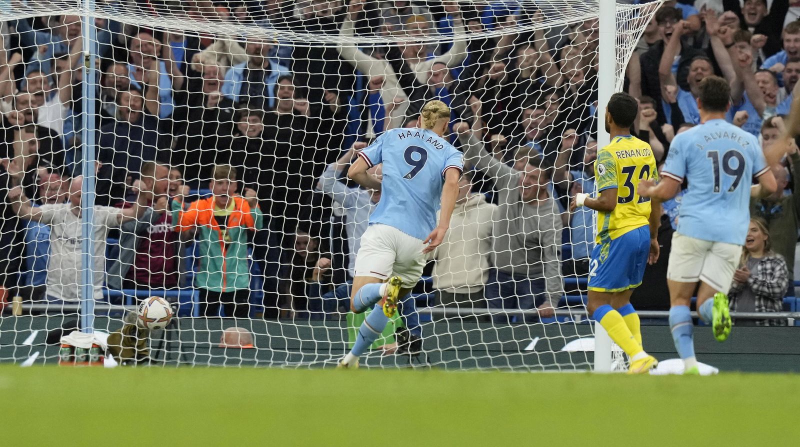 Haaland marca un gol.