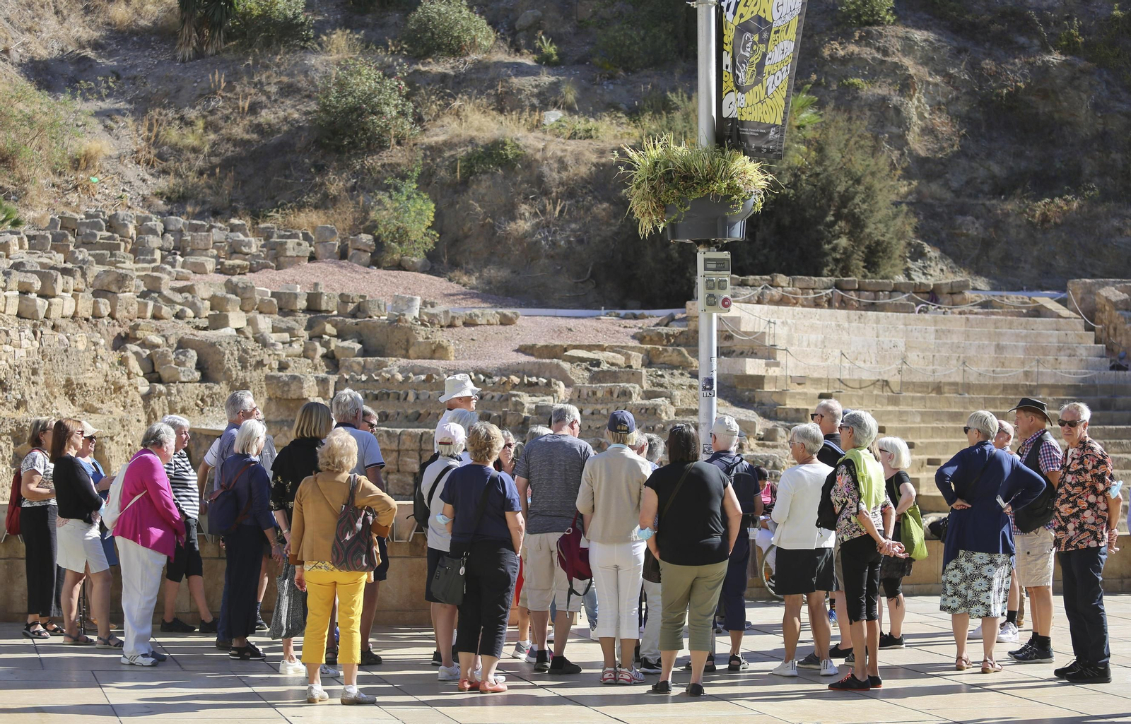Mientras no sirva para atraer turistas, tampoco hay que preocuparse demasiado por la historia.