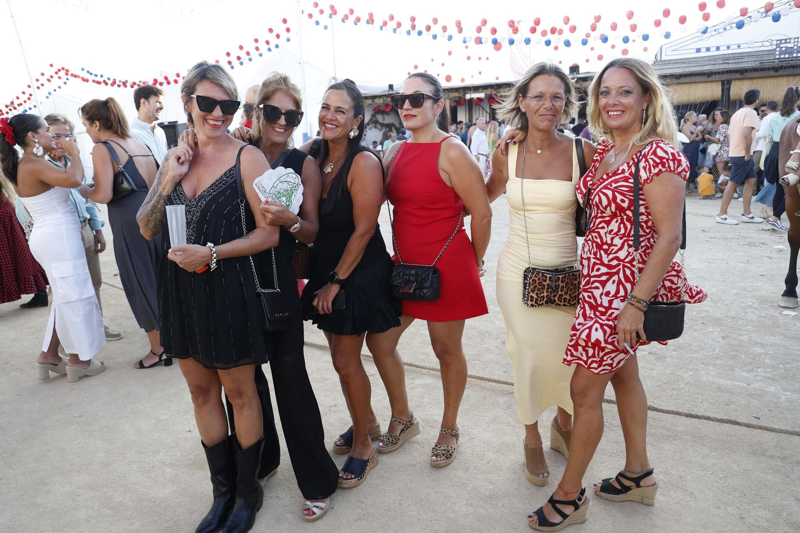 Búscate en las fotos del lunes en la Feria de Tarifa 2025