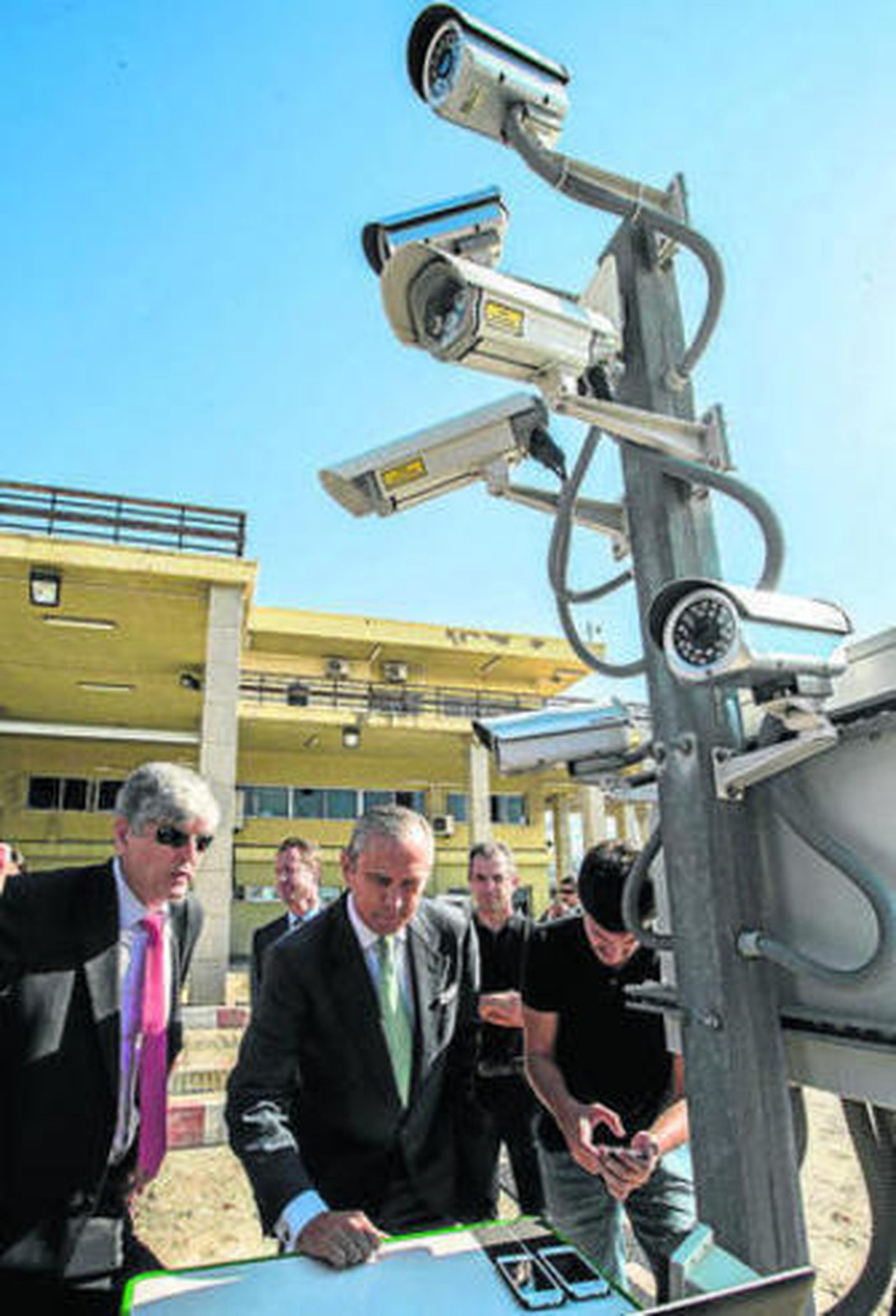Acto de la Guardia Civil en honor a su patrona, ayer en la plaza de la Constitución.