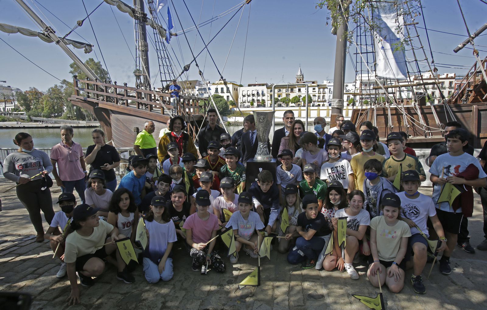 Llegada del trofeo de la UEFA Europa league