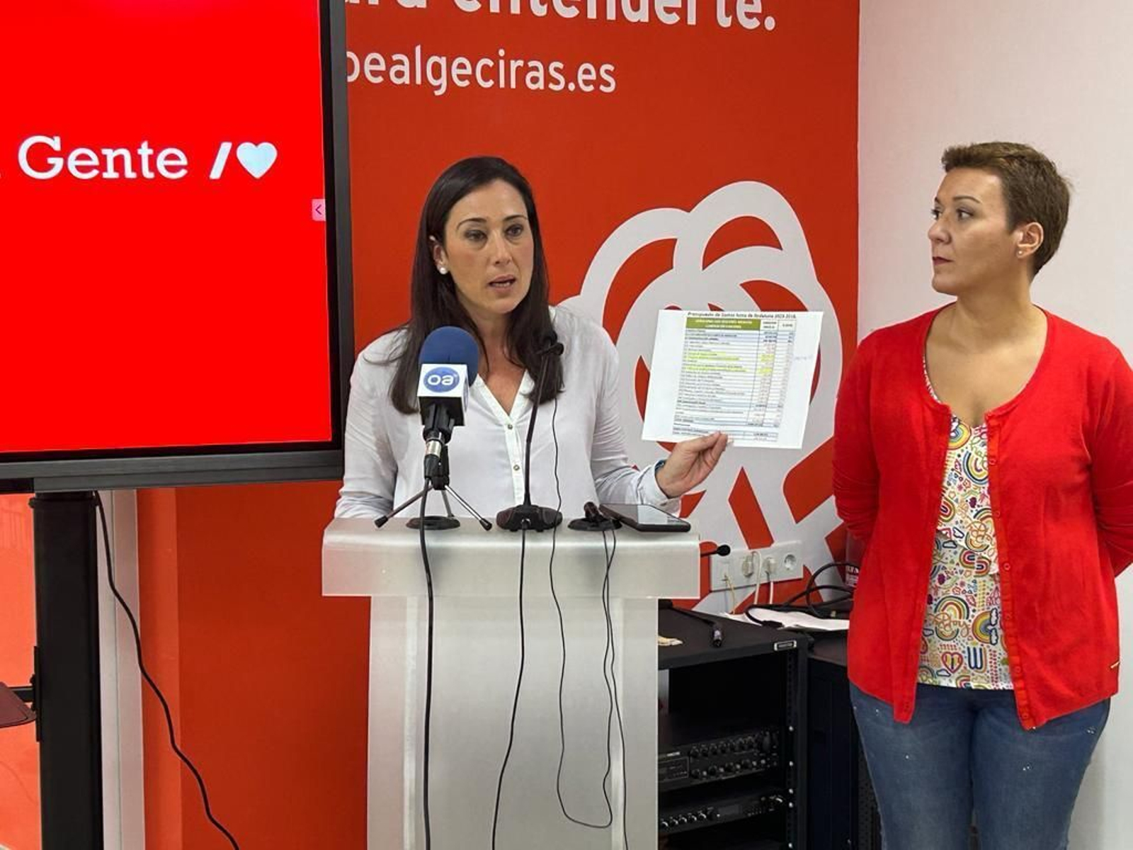 Rocío Arrabal y Gemma Araujo en la rueda de prensa.