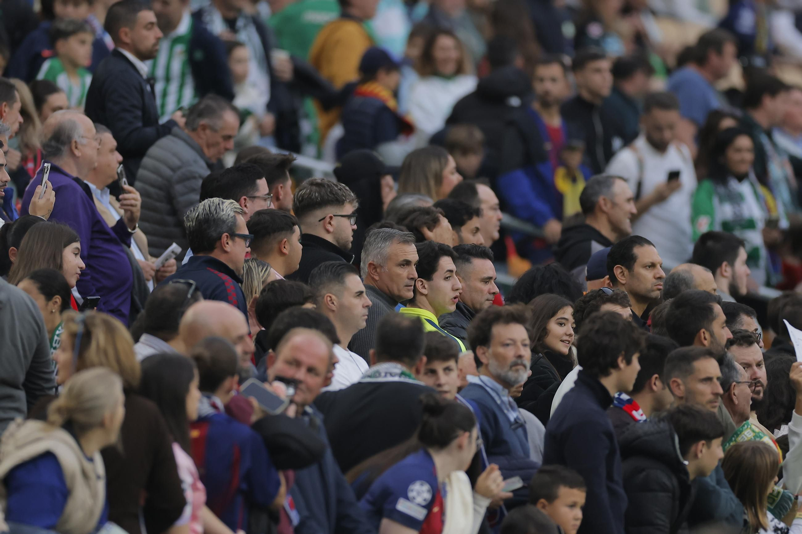 Búscate en las fotos del Betis - Barcelona