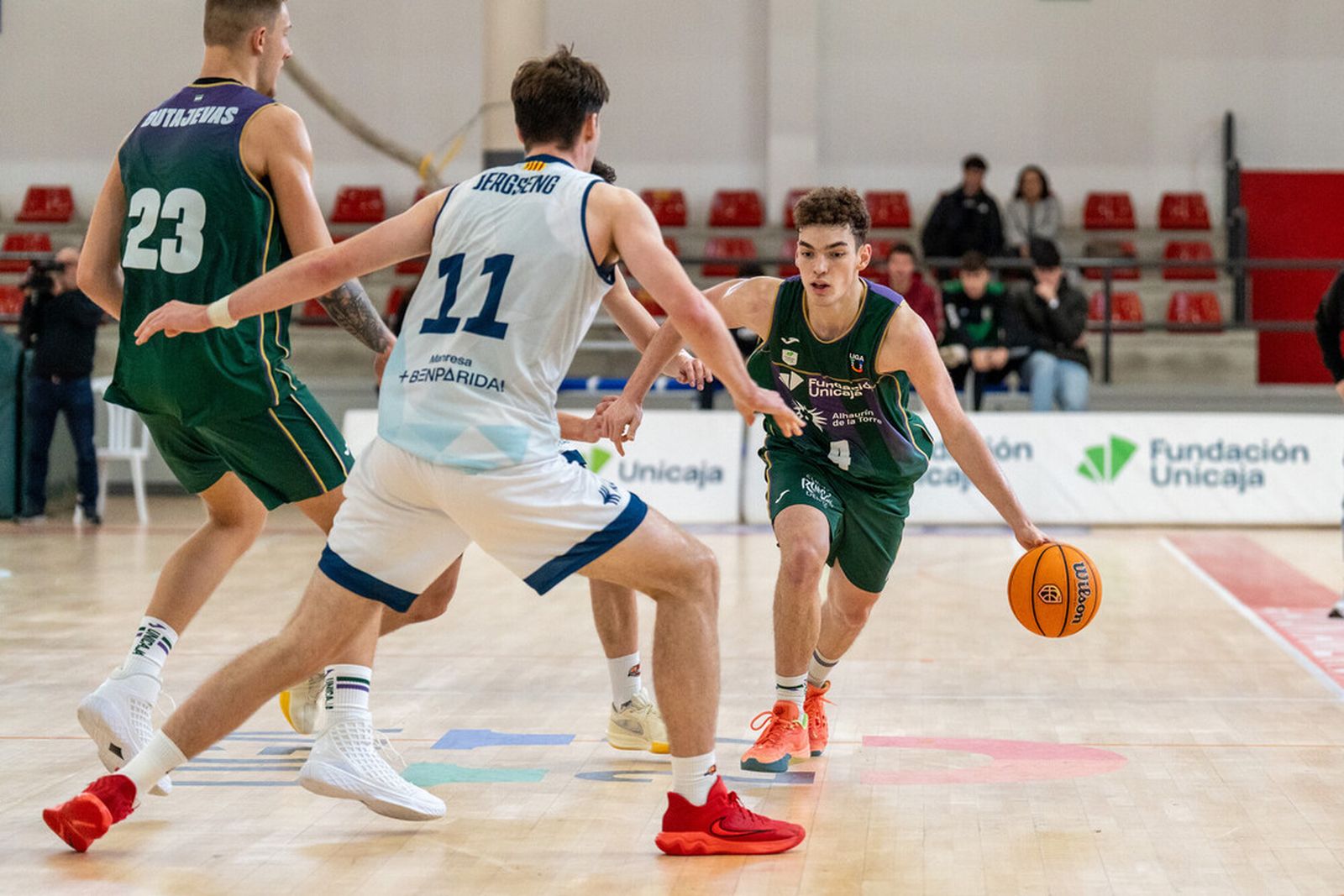 Liga U22: Carácter y remontada del Unicaja ante el BAXI Manresa (88-85)