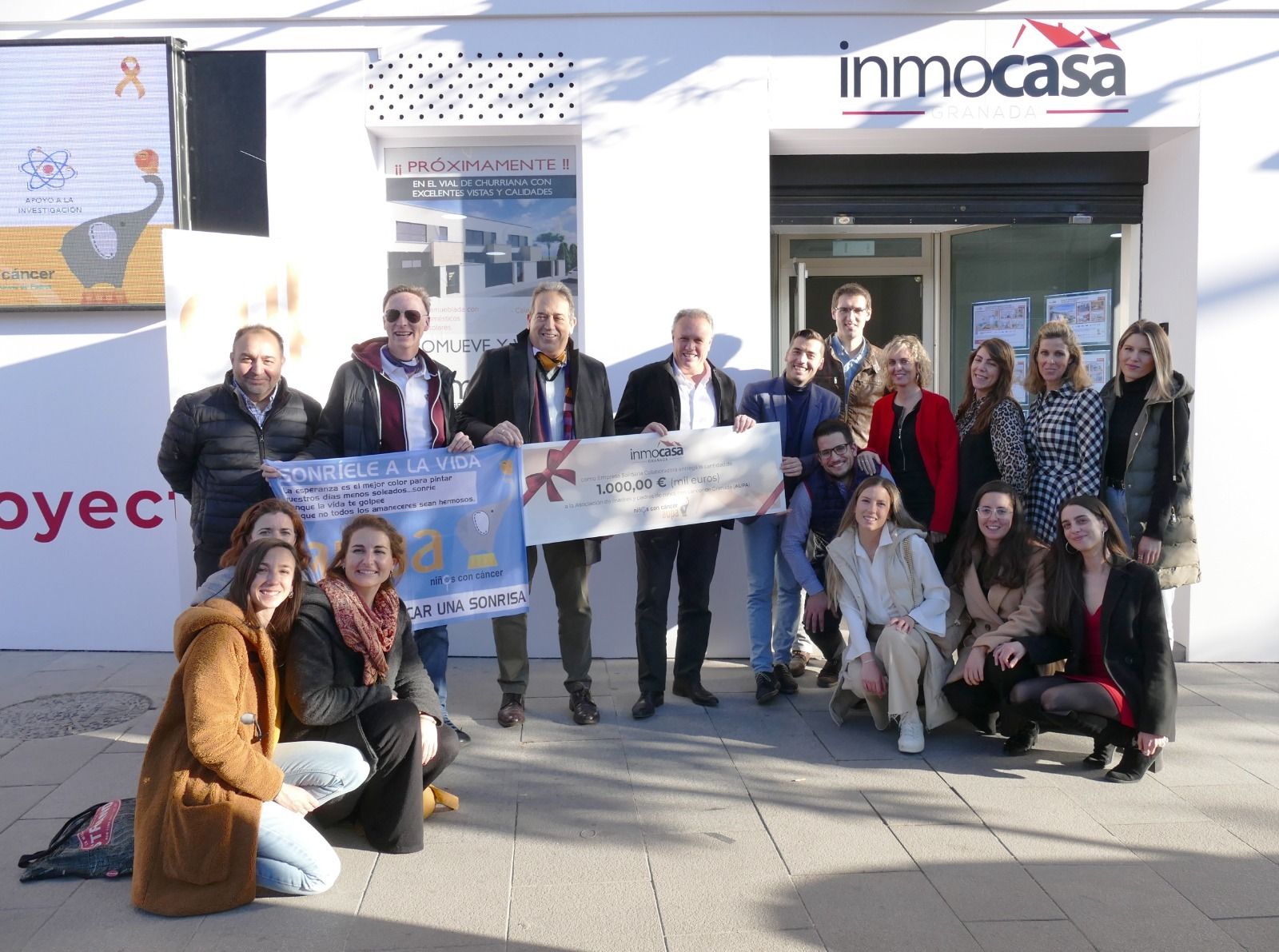 Inmocasa Granada dona mil euros a la lucha contra el Cáncer Infantil