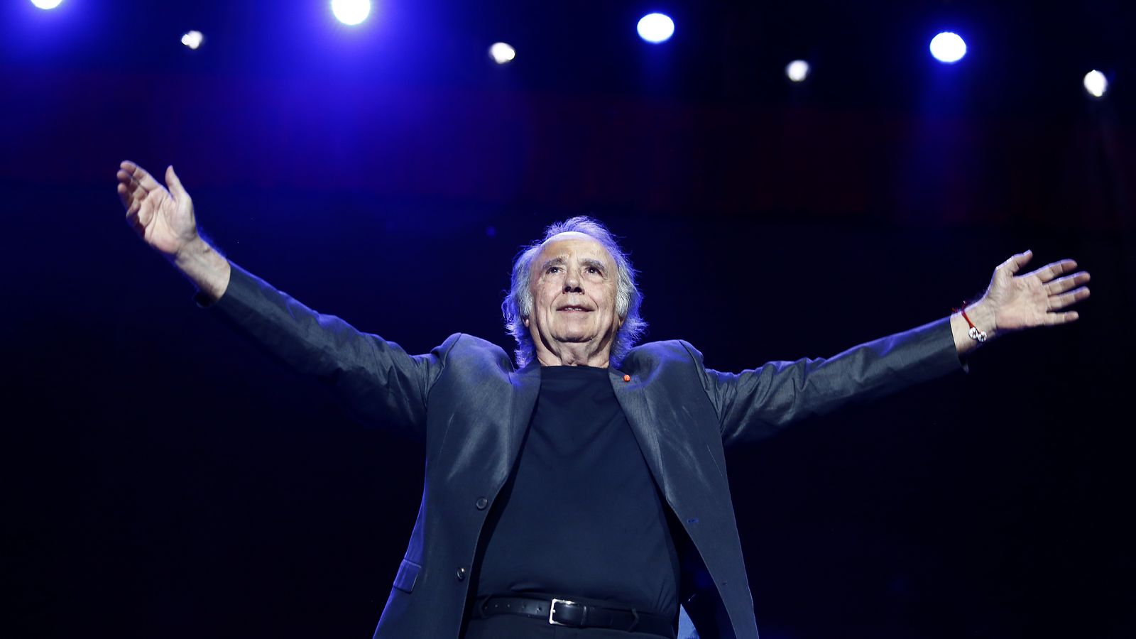 El cantautor se despidió del público malagueño.