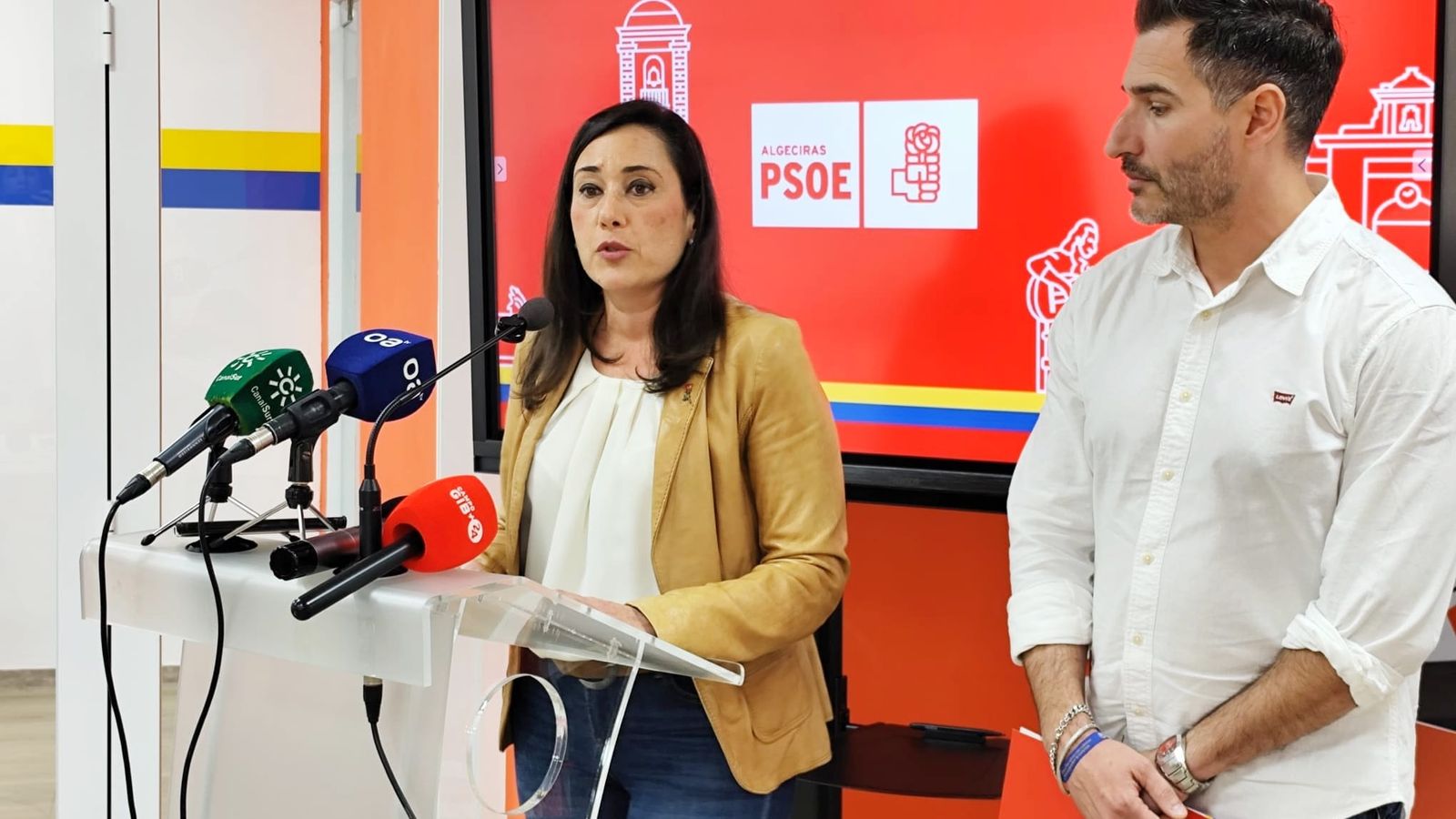 Rocío Arrabal y Fran Fernández, en una rueda de prensa.