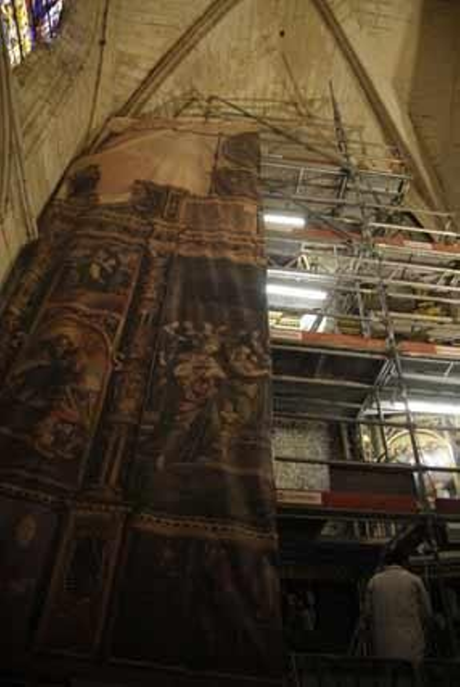 El responsable de Patrimonio del Cabildo Catedral, Francisco Navarro, informa sobre la restauración del retablo del mariscal de la Catedral de Sevilla. Sacristía de la Antigua de la Catedral.

Foto: Victoria Hidalgo