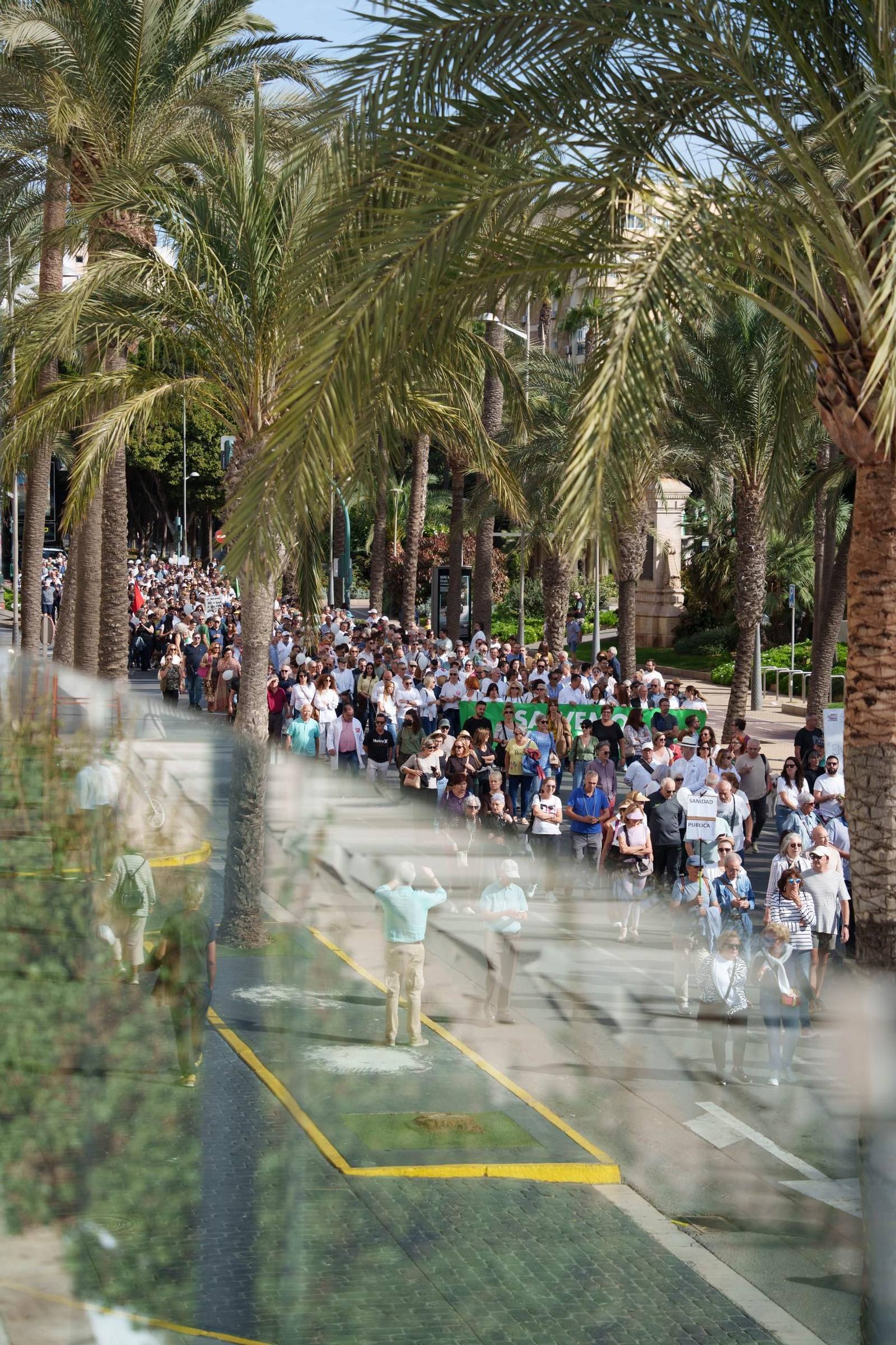 "La sanidad se defiende, gobierne quien gobierne", Almería se lanza a las calles por la sanidad pública