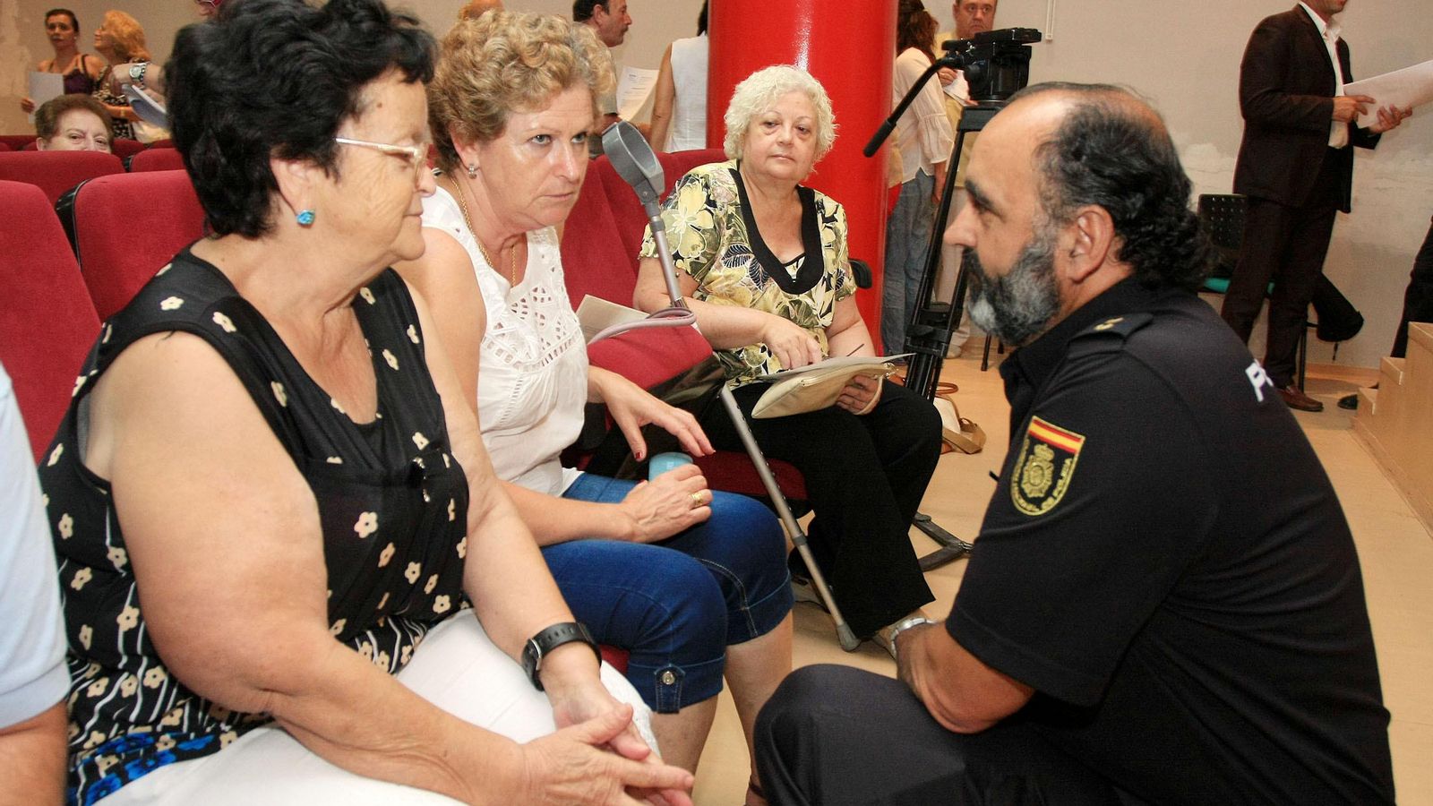 La víctima de las calumnias y el delito contra la integridad moral, atendiendo a víctimas del robo de bebés. La víctima de las calumnias y el delito contra la integridad moral, atendiendo a víctimas del robo de bebés.
