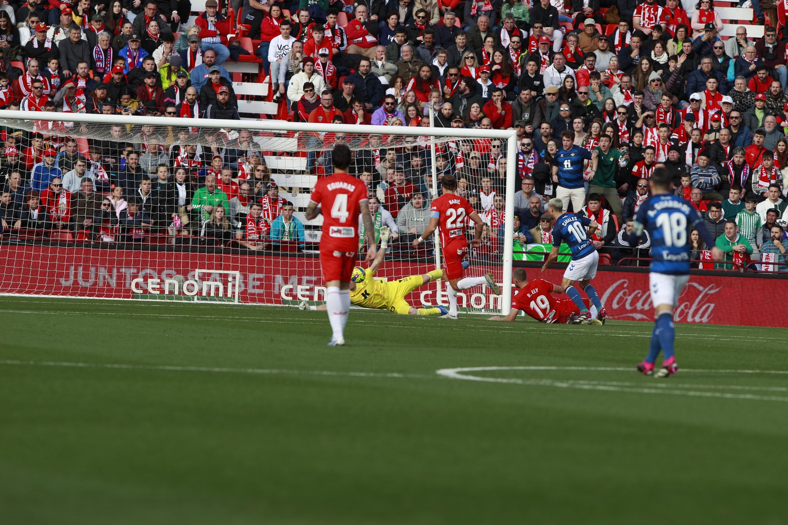 Imágenes del partido de fútbol U.D. Almería-Real Betis Balompié
