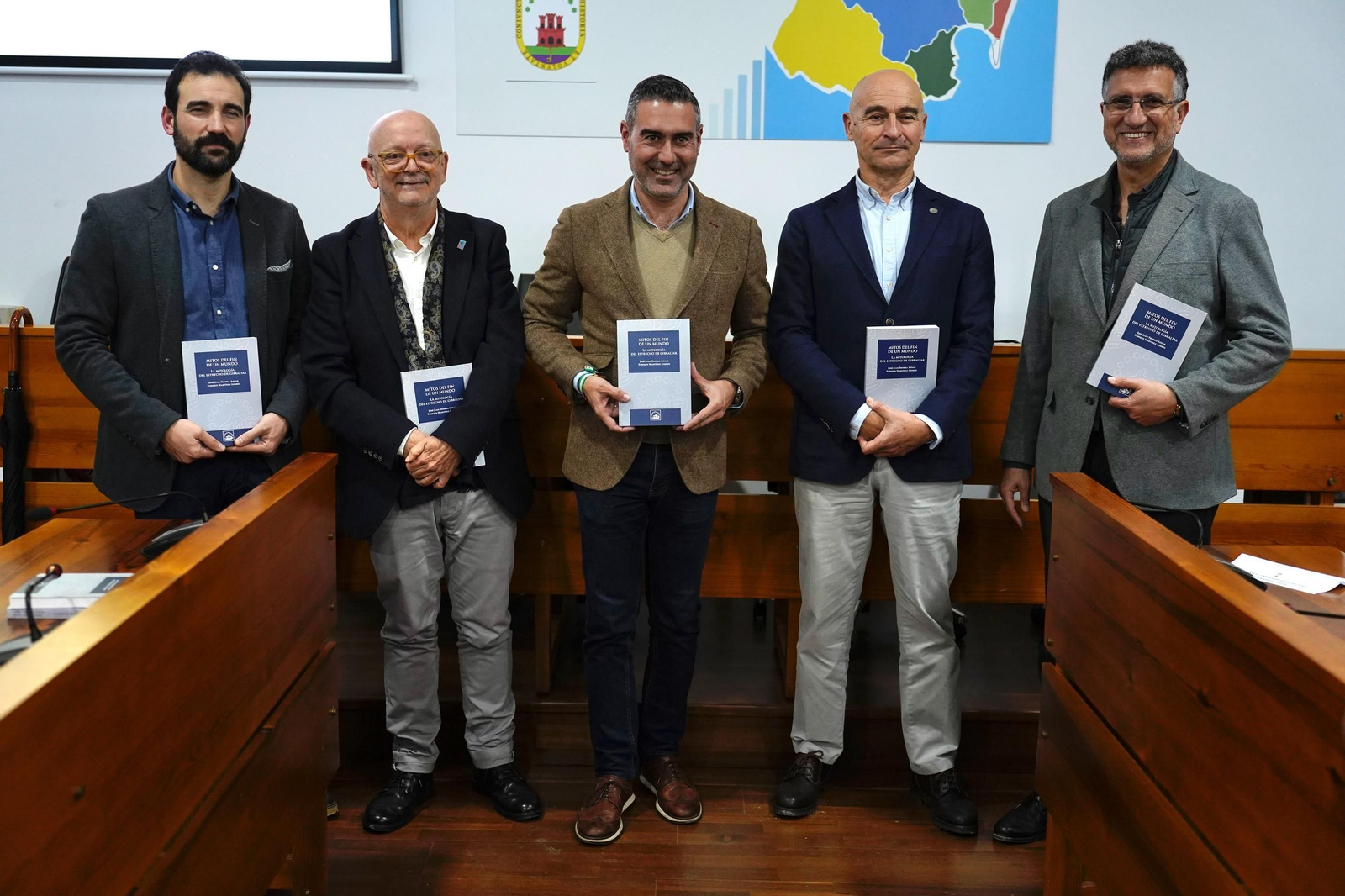 Fotos de la presentación del libro sobre `Los mitos del fin del mundo´