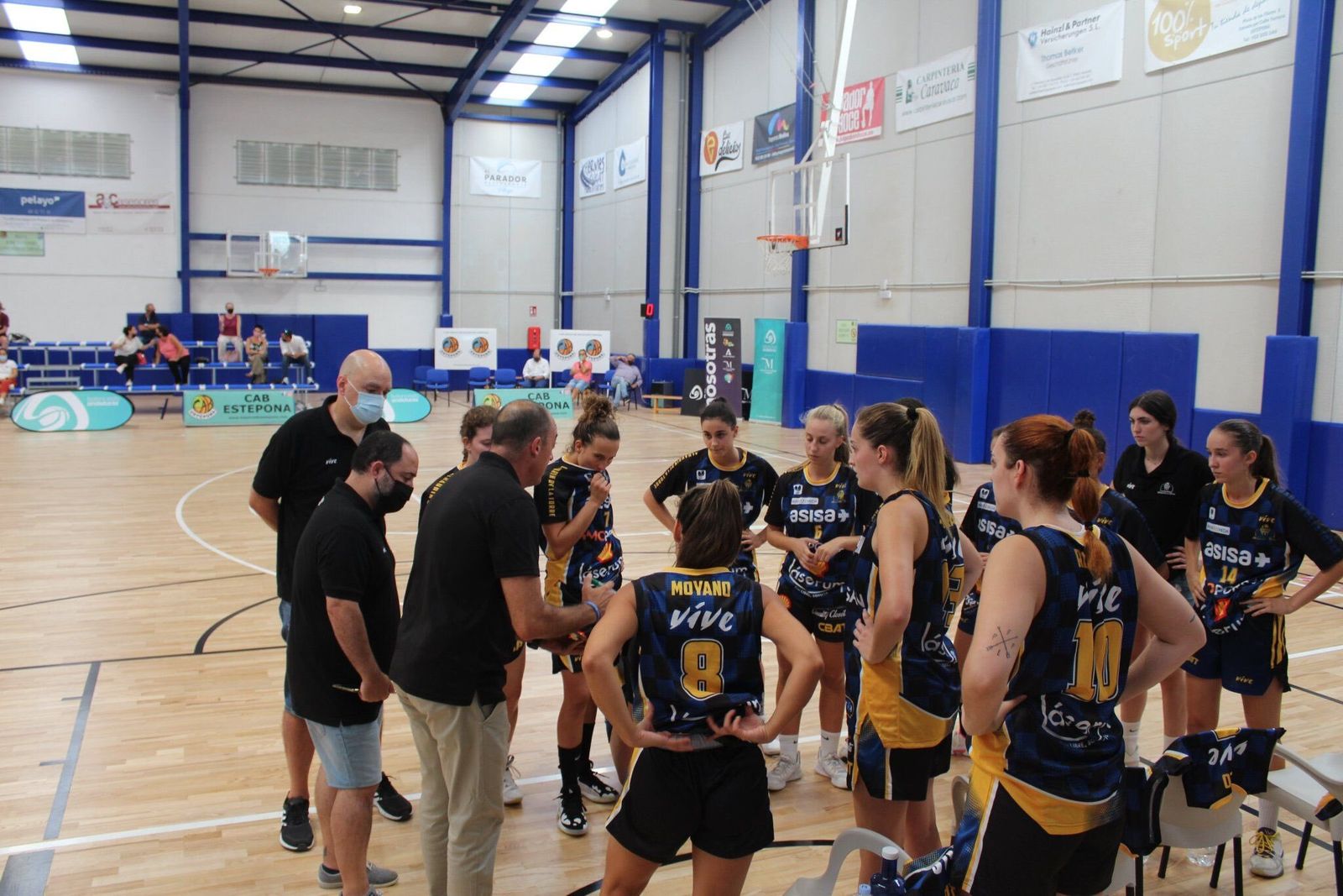 Tiempo muerto del Asisa Alhaurín de la Torre en un partido.