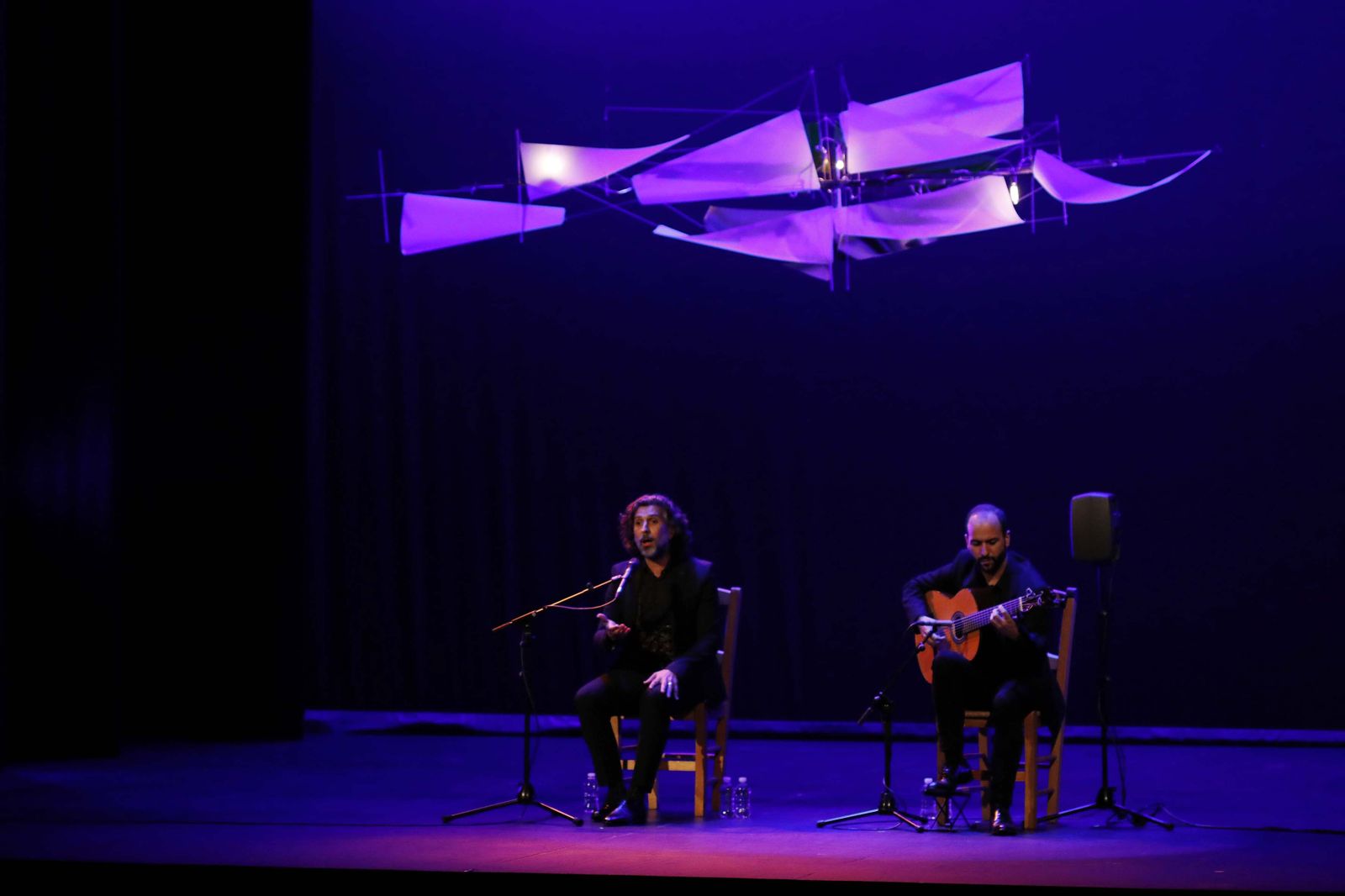 Actuación del cantaor onubense Arcángel en la apertura del festival Marcopoética, en Marbella.