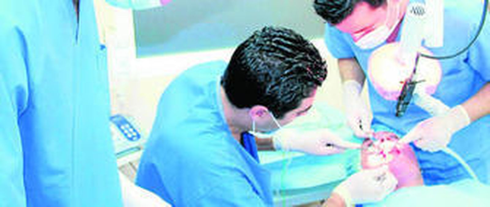 Un equipo de cirujanos durante una intervención.