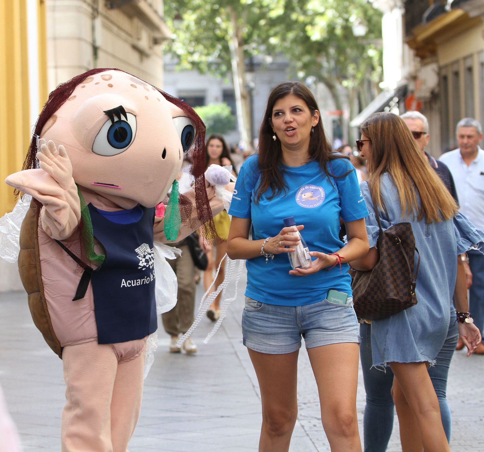 La tortuga Chelo del Acuario de Sevilla da comienzo a una acción de concienciación para difundir la cultura oceánica