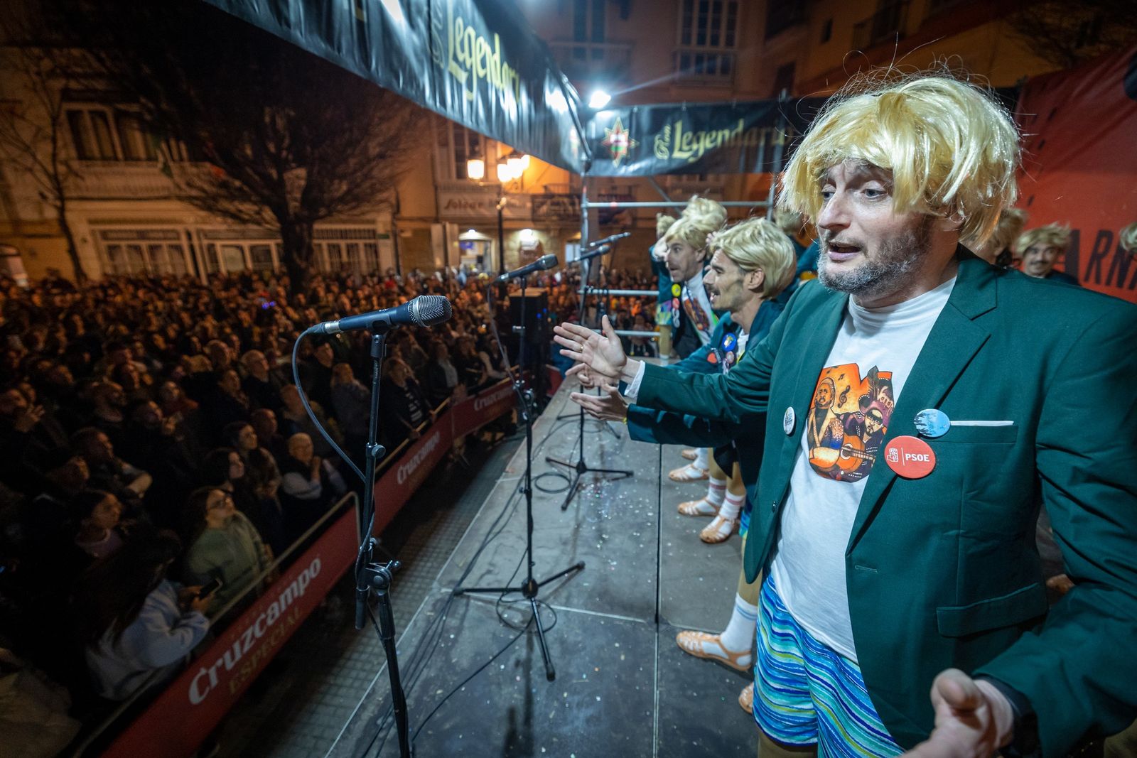Una chirigota en el tablao de Candelaria para el concurso de La Estrella.