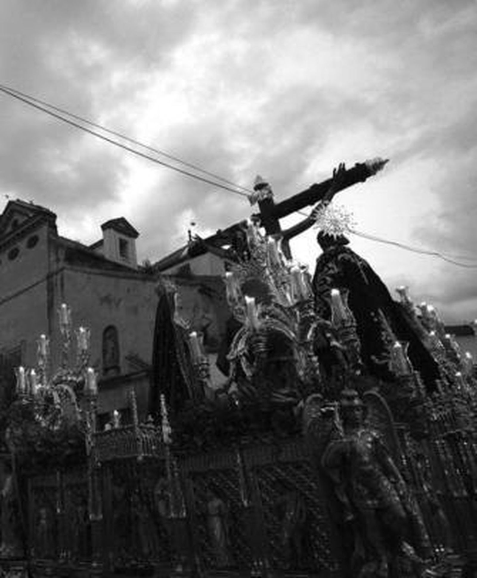 El Cristo de Gracia, a su salida del colegio trinitario.