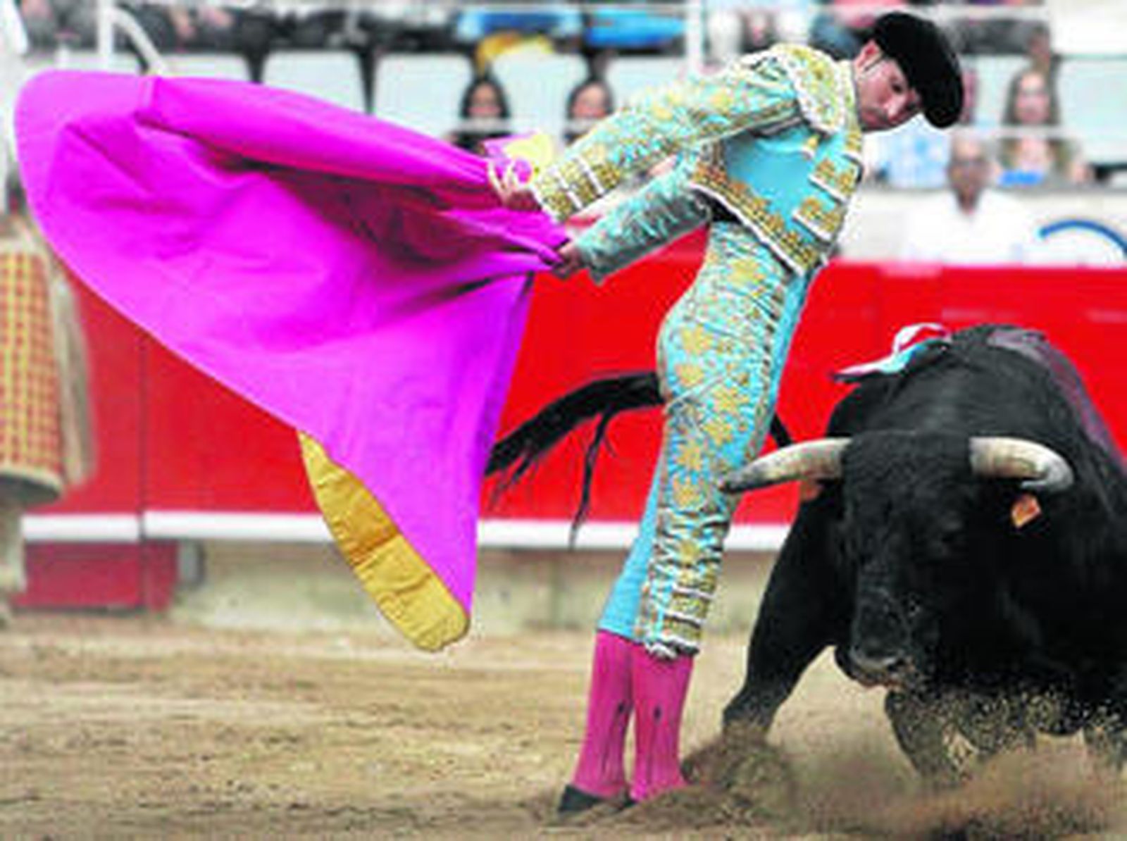Serafín Marín, en una gaonera, ayer, en la Monumental barcelonesa.