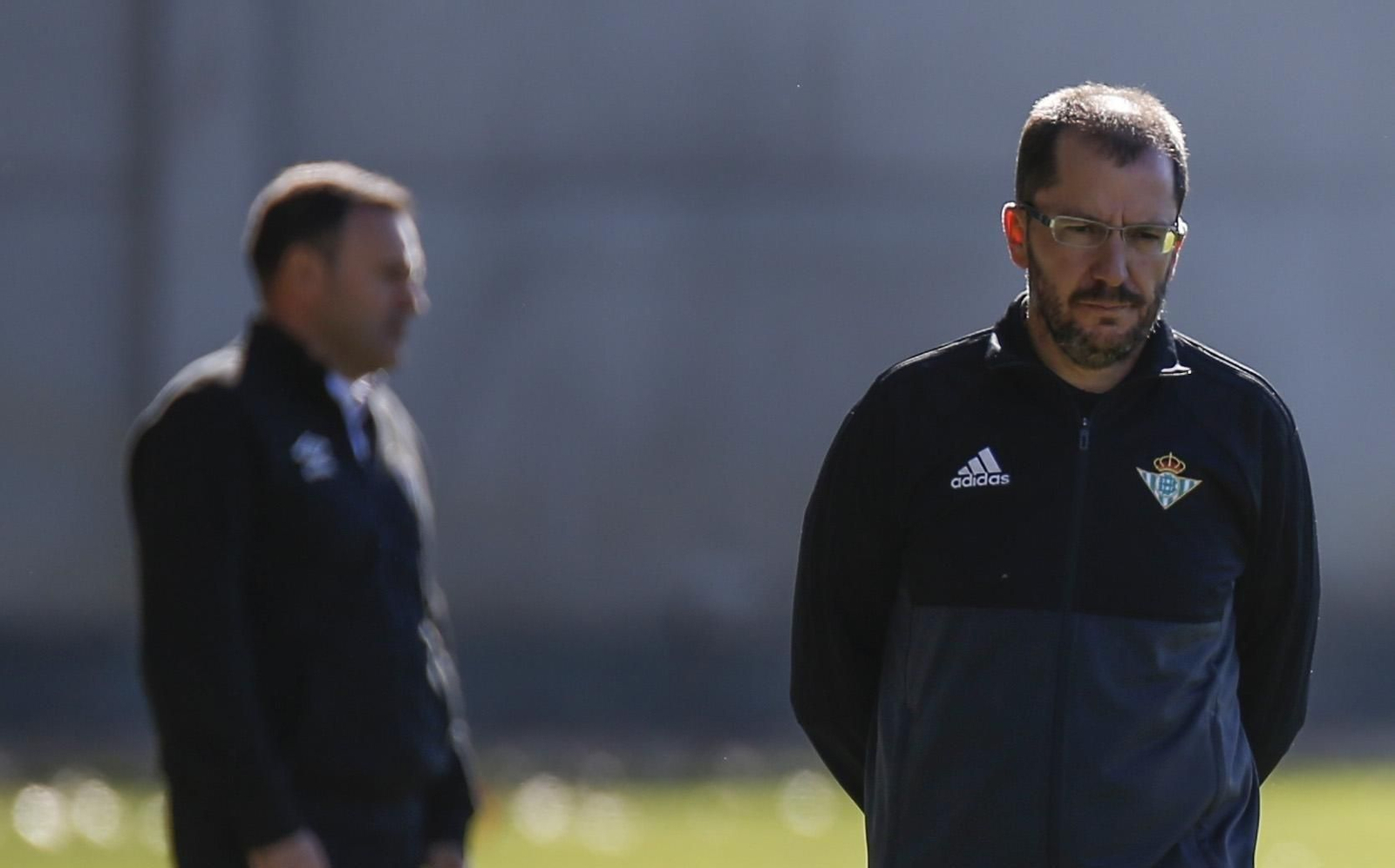José Juan Romero (derecha), durante su etapa como técnico del Betis Deportivo. José Juan Romero (derecha), durante su etapa como técnico del Betis Deportivo.