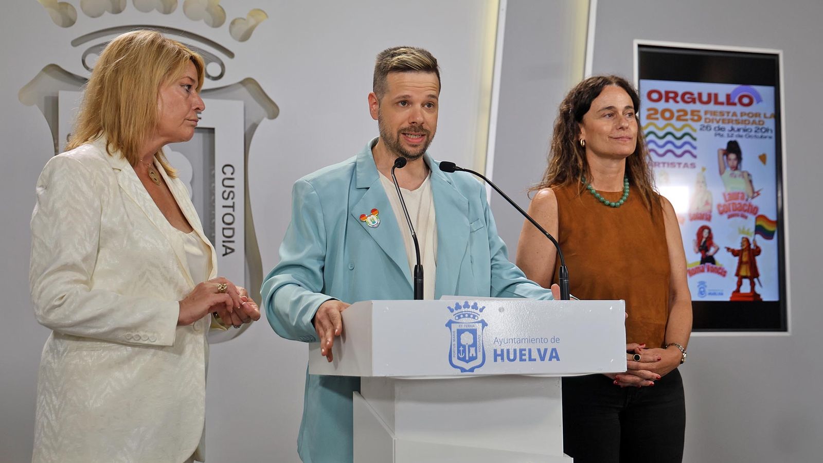 Pilar Miranda, Nacho Rivera y Adela de Mora en la presentación del cartel.