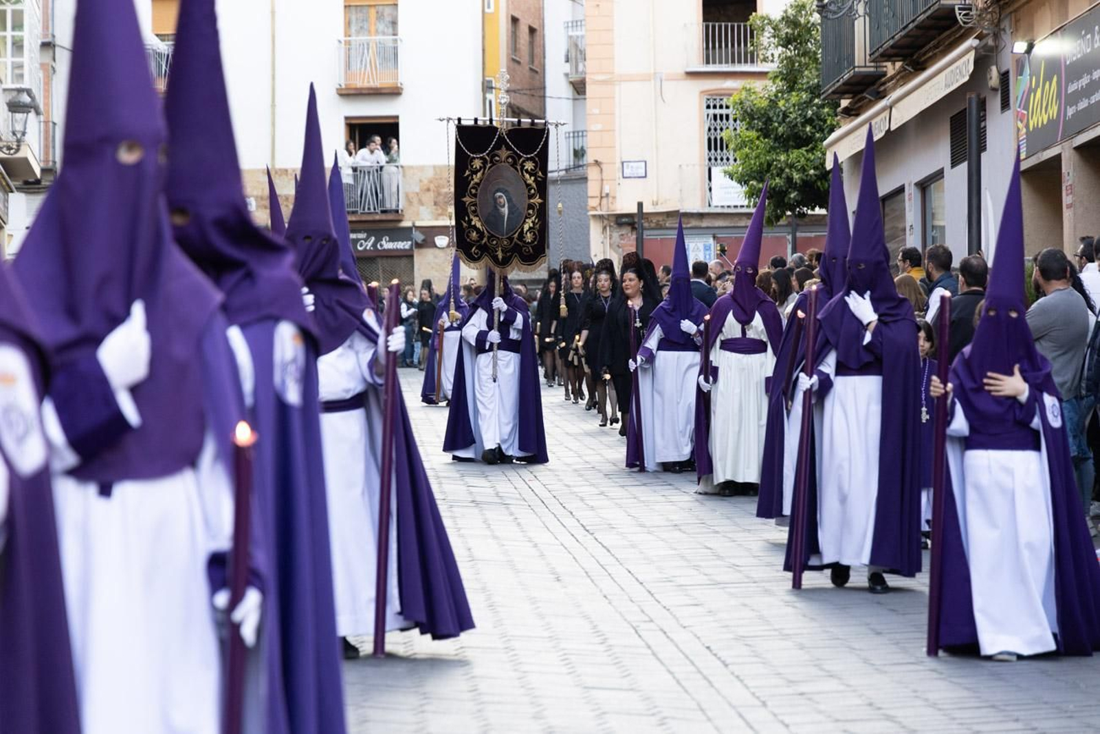 Las cofradías de la Vera Cruz, Expiración y Gran Poder lucen sus cortejos en la calle