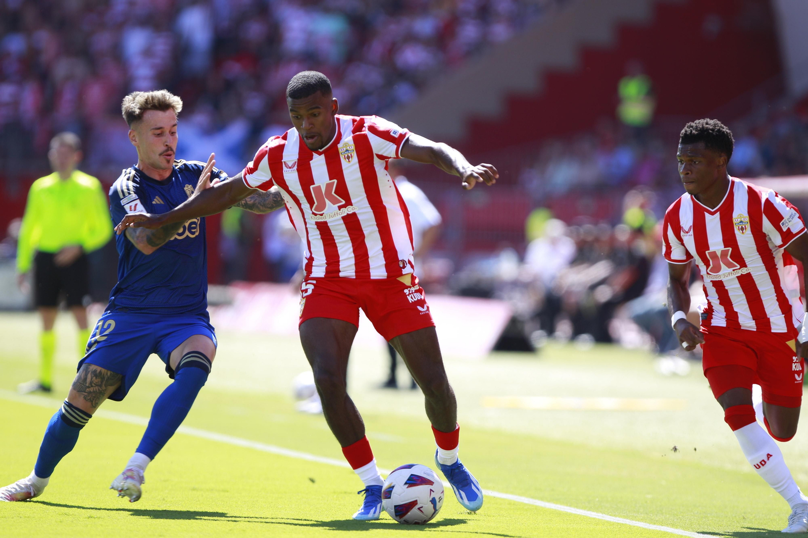 Imágenes del empate a 3 de la U.D. Almería y el Granada C.F.