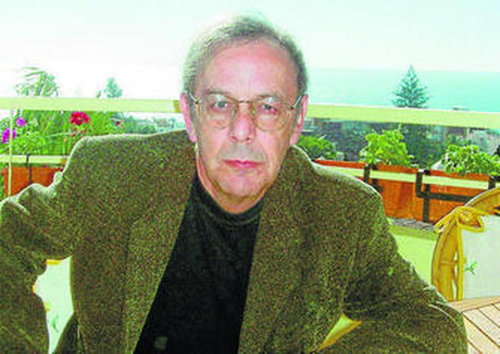 El poeta granadino Antonio Jiménez Millán.