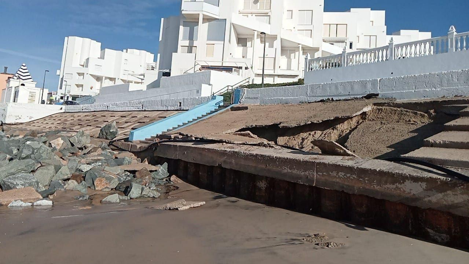 Efectos del último temporal en la playa de Matalascañas.