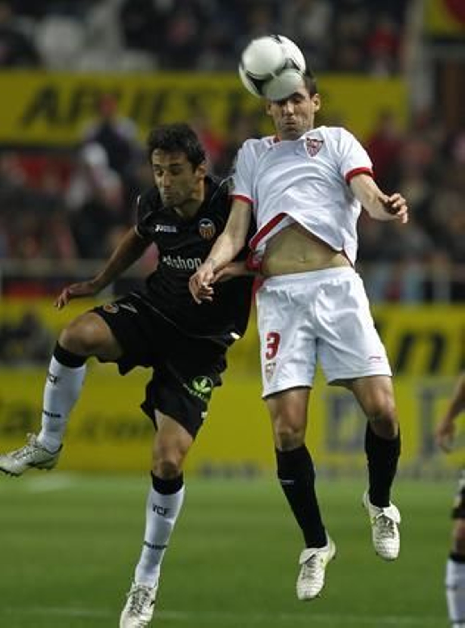 El Sevilla no puede remontar al Valencia en el Sánchez Pizjuán y queda eliminado de la Copa del Rey (2-1). / Antonio Pizarro