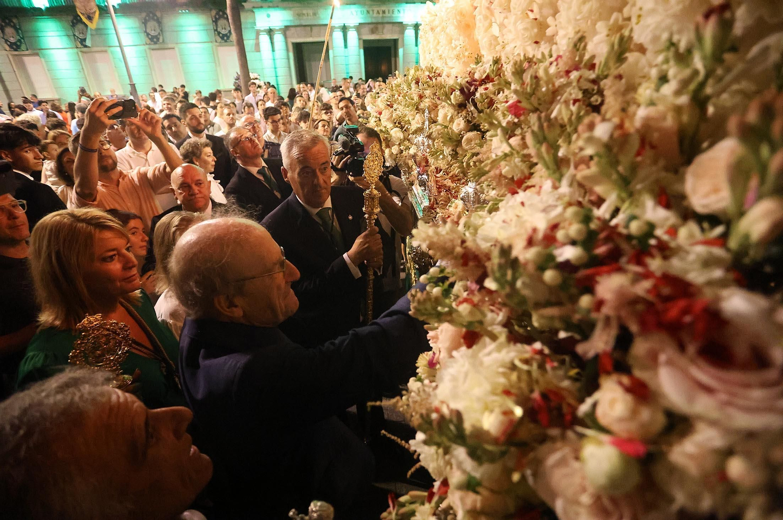 Imágenes de la procesión extraordinaria de la Virgen de la Esperanza por las calles de Huelva