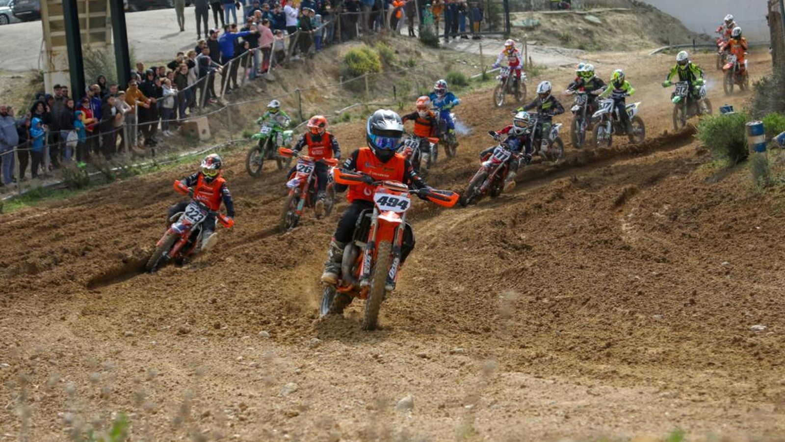 Una imagen de una de las carreras en el circuito El Calvario.