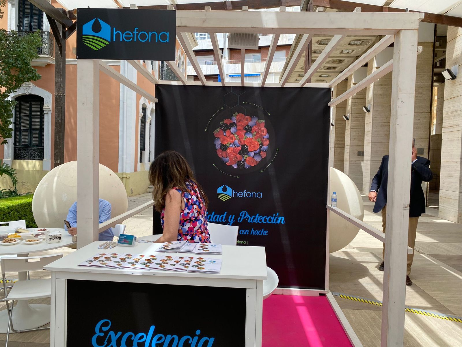 Más de medio centenar de empresas participan en el Congreso de Frutos Rojos